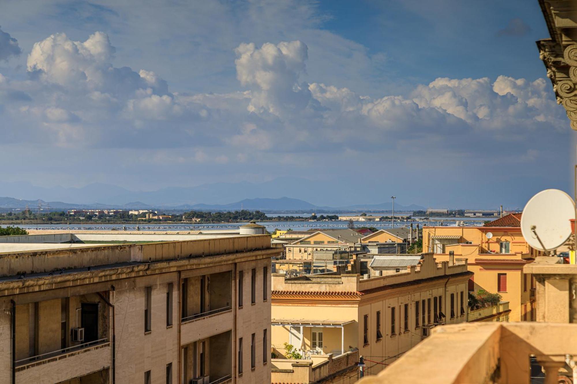 Onlyrooms V - Central & Train Station Cagliari Exterior photo